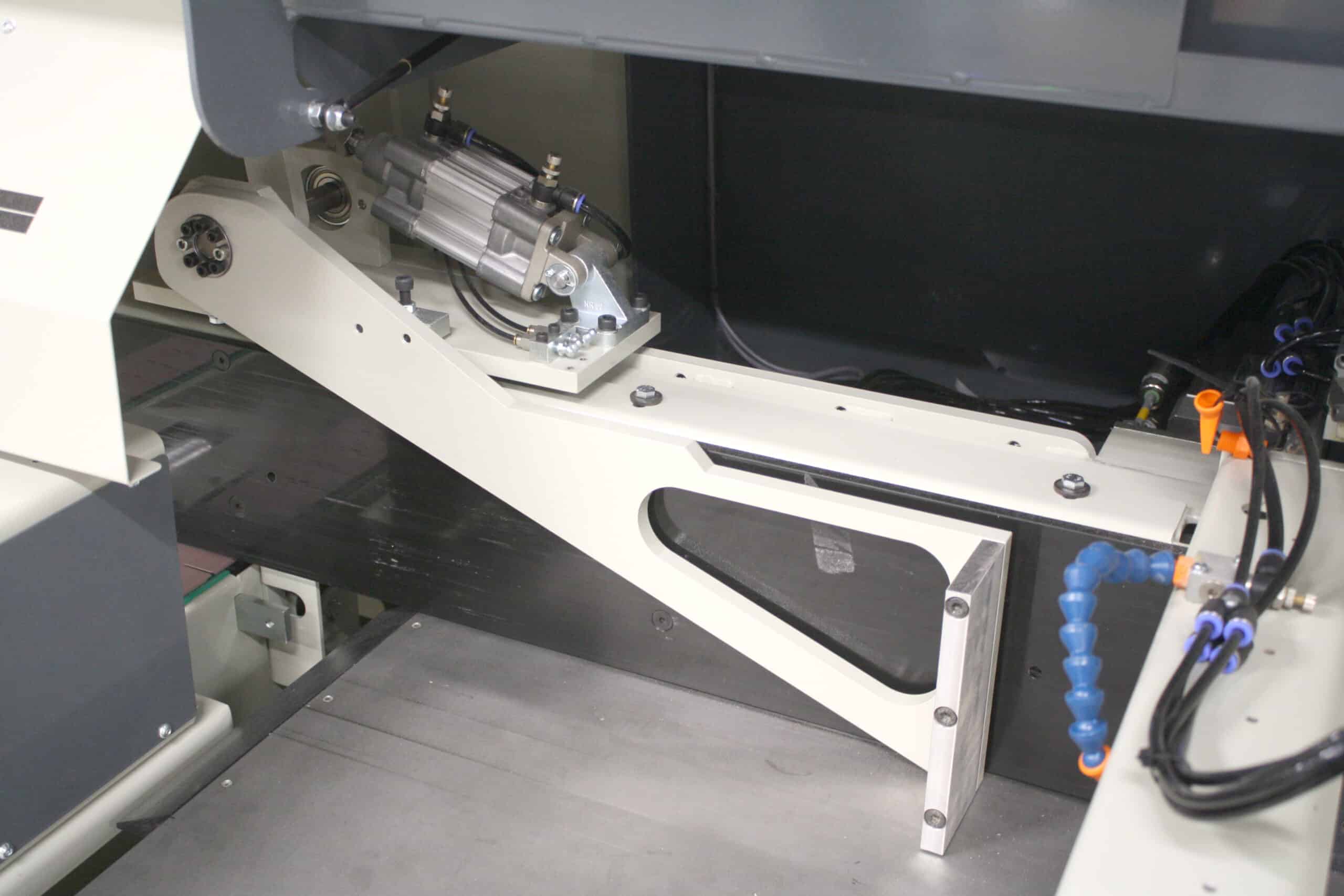 Servo pusher to define length